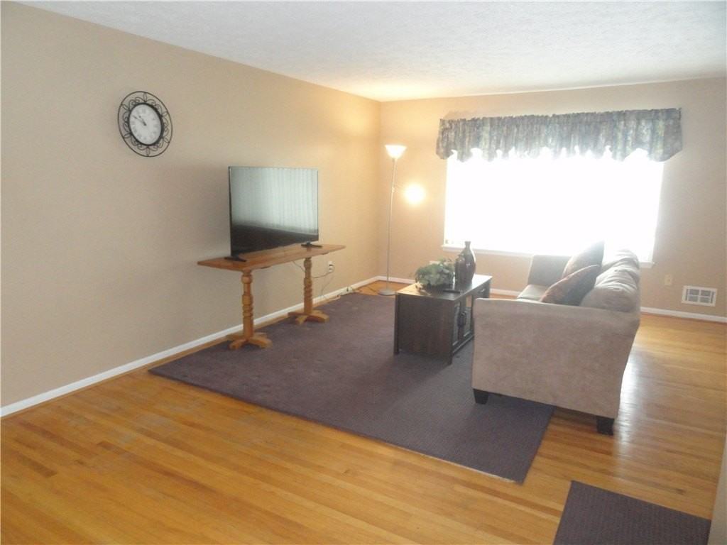 64 Greenway Blvd - Photo 4 of 33