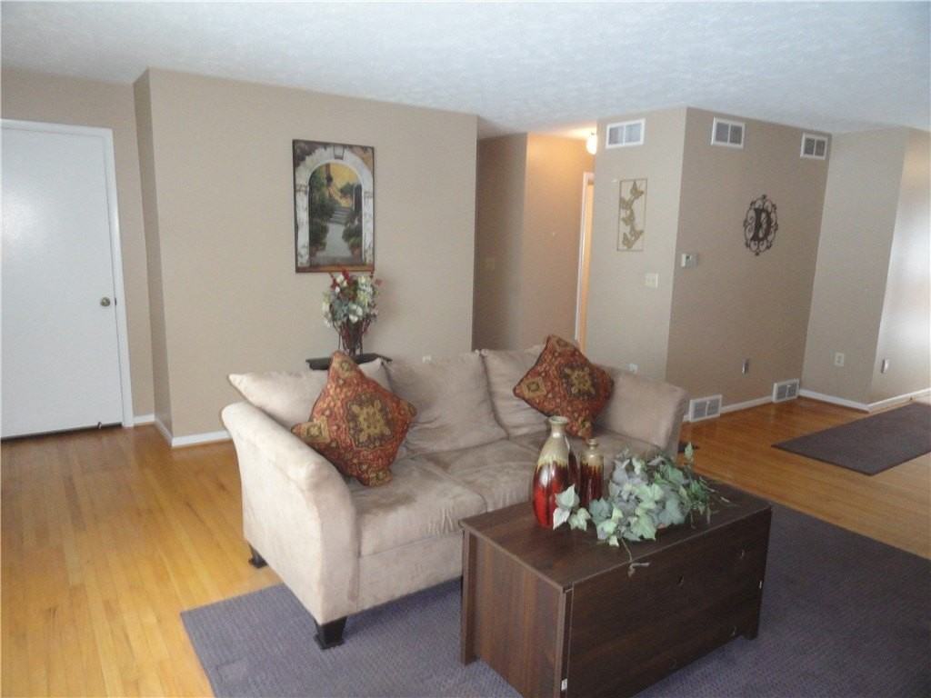 64 Greenway Blvd - Photo 5 of 33