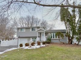 featured image of 2 Ilex Ln