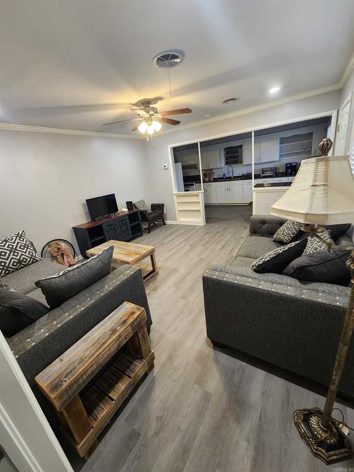 410 Maple Ave - Photo 3 of 10