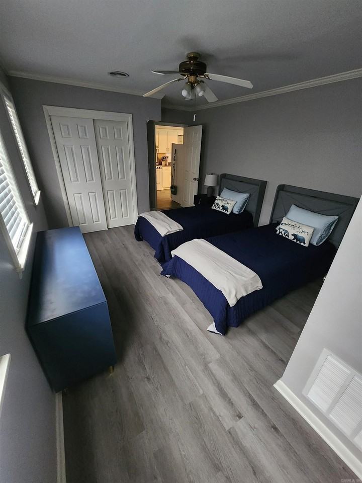 410 Maple Ave - Photo 7 of 10