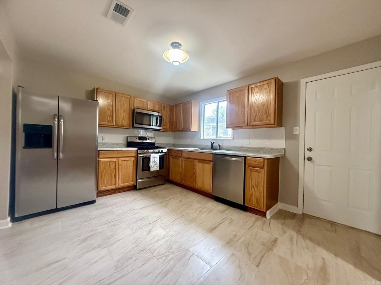 150 Sun St - Photo 5 of 9