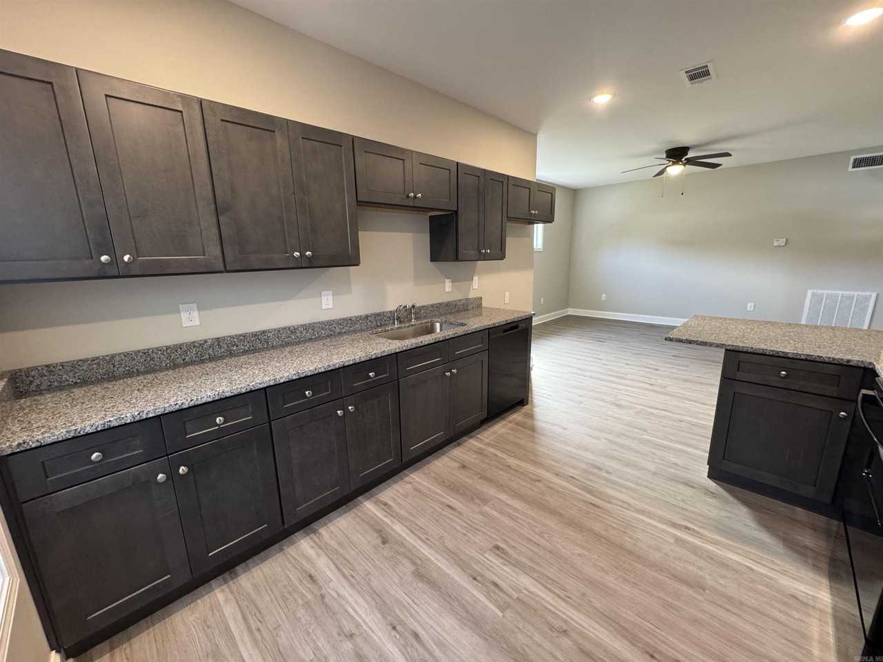 817 Ellis St - Photo 4 of 13