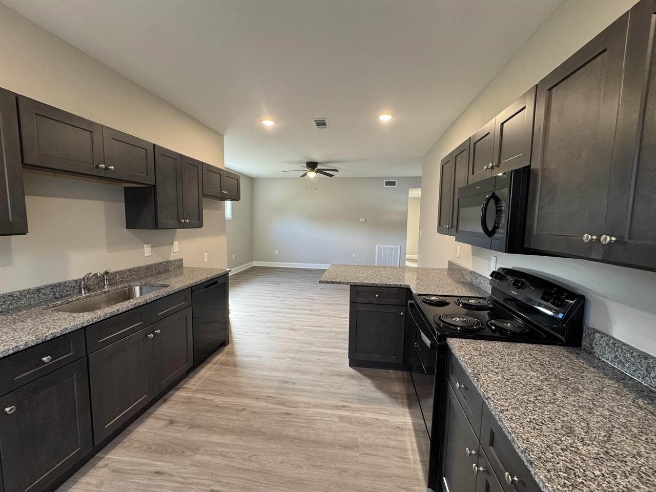 817 Ellis St - Photo 5 of 13