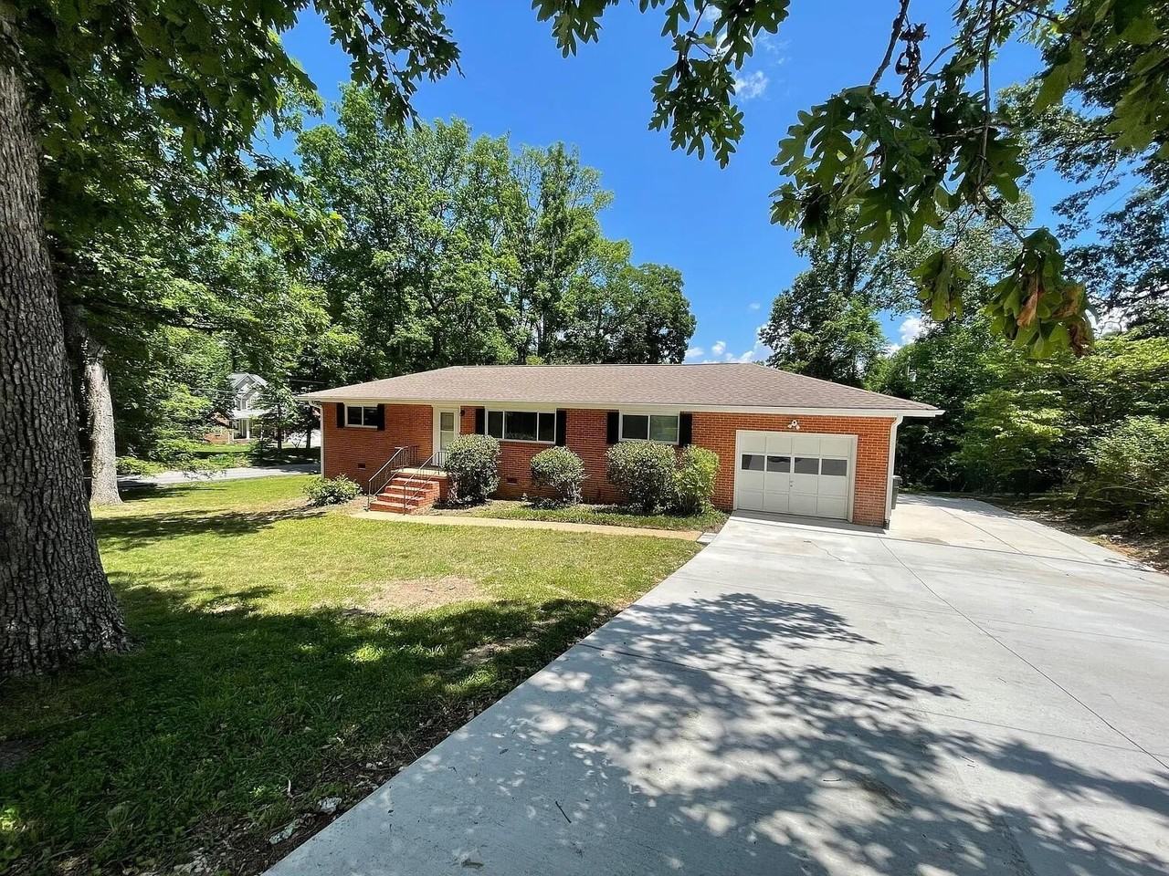 1310 Aswan Dr - Photo 2 of 9