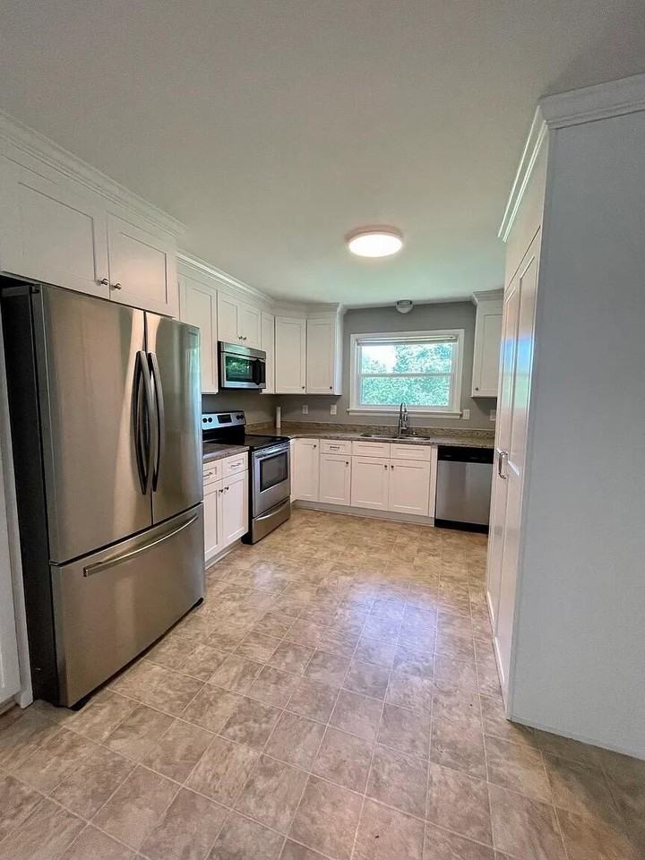 1310 Aswan Dr - Photo 4 of 9