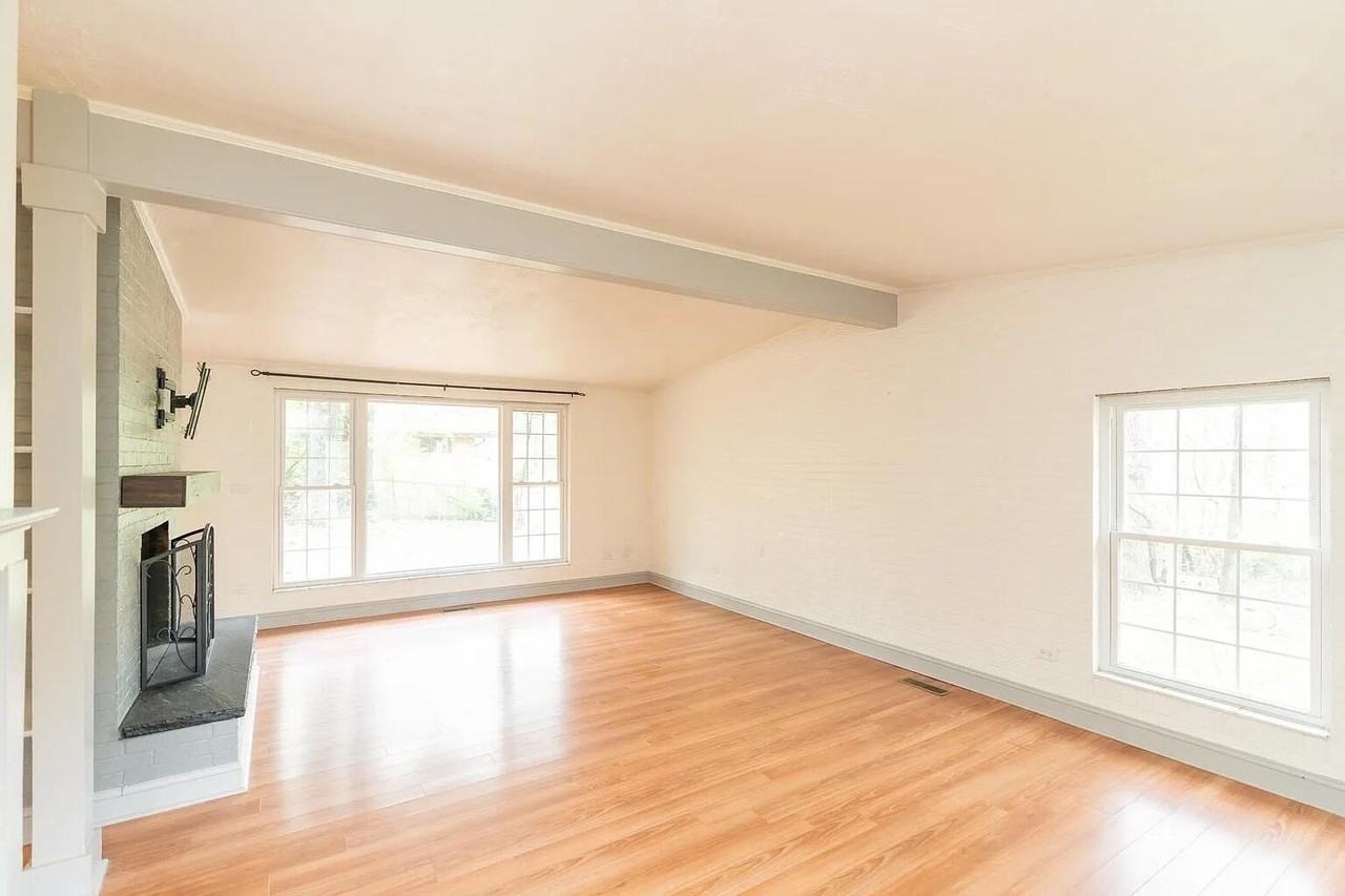 203 Hathaway Dr - Photo 3 of 20