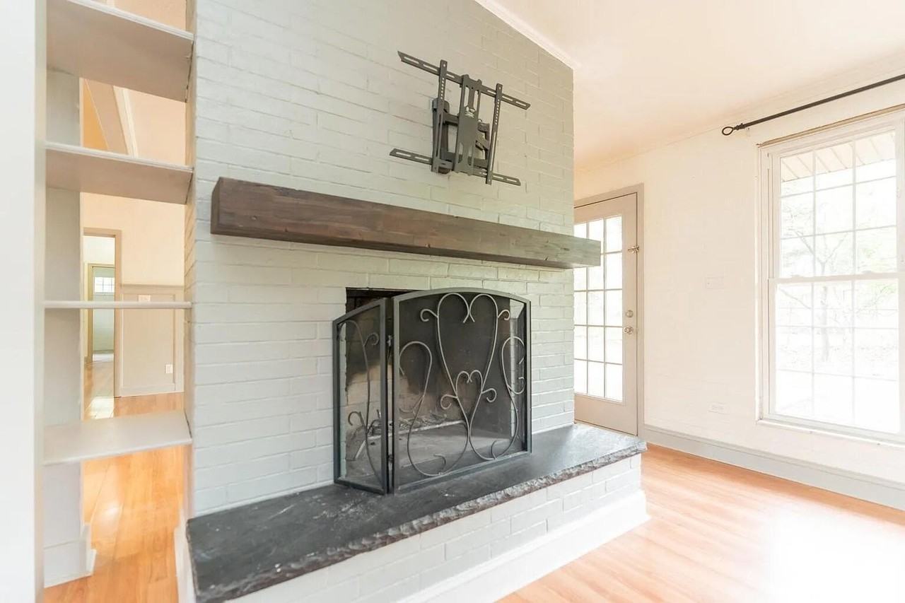 203 Hathaway Dr - Photo 4 of 20