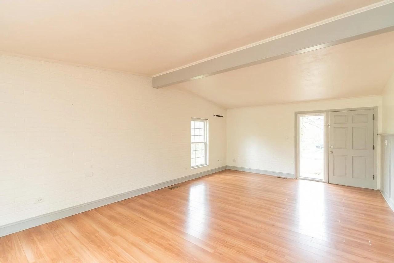 203 Hathaway Dr - Photo 5 of 20