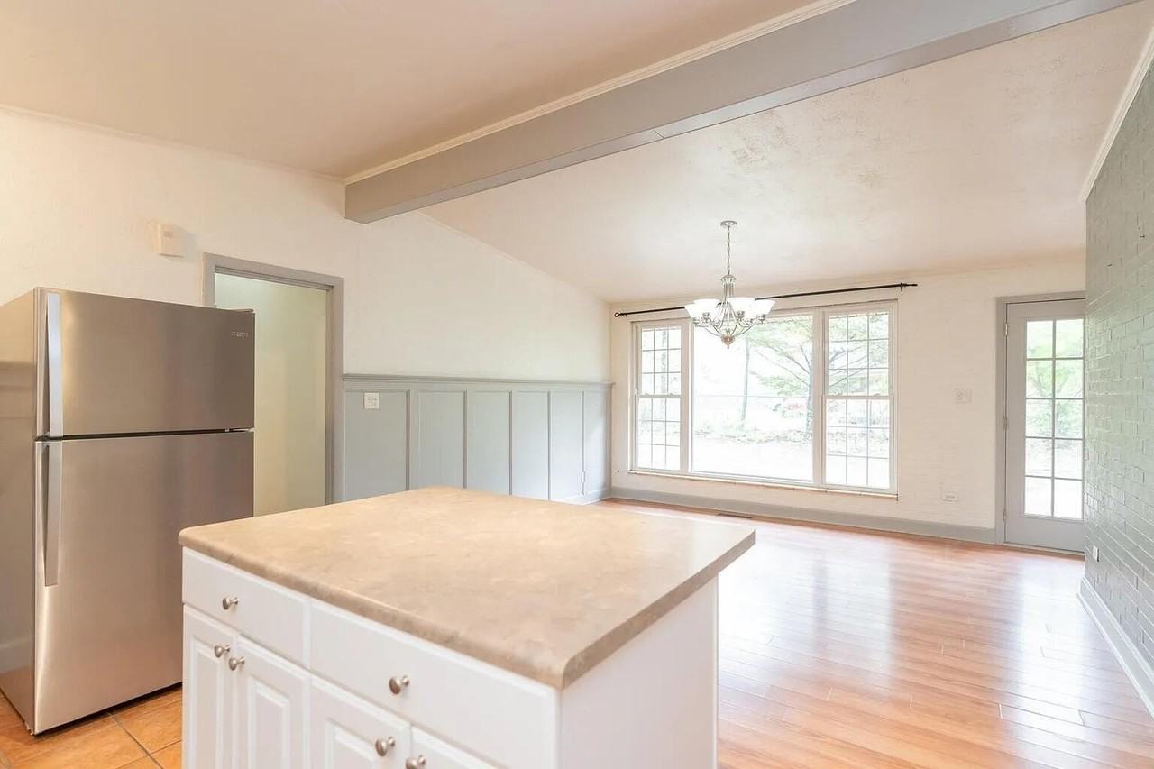 203 Hathaway Dr - Photo 7 of 20