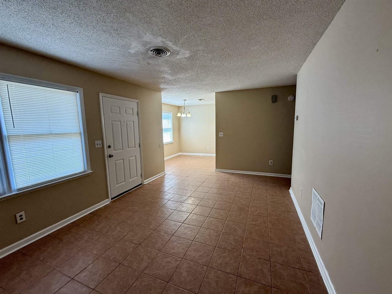 4047 Fairway Dr - Photo 3 of 15