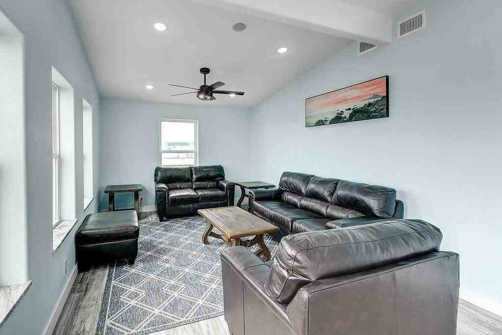 2445 Laguna Shores Rd - Photo 5 of 39