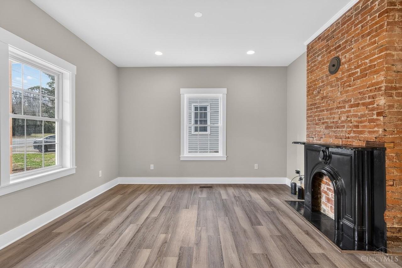 353 S Main St - Photo 7 of 38