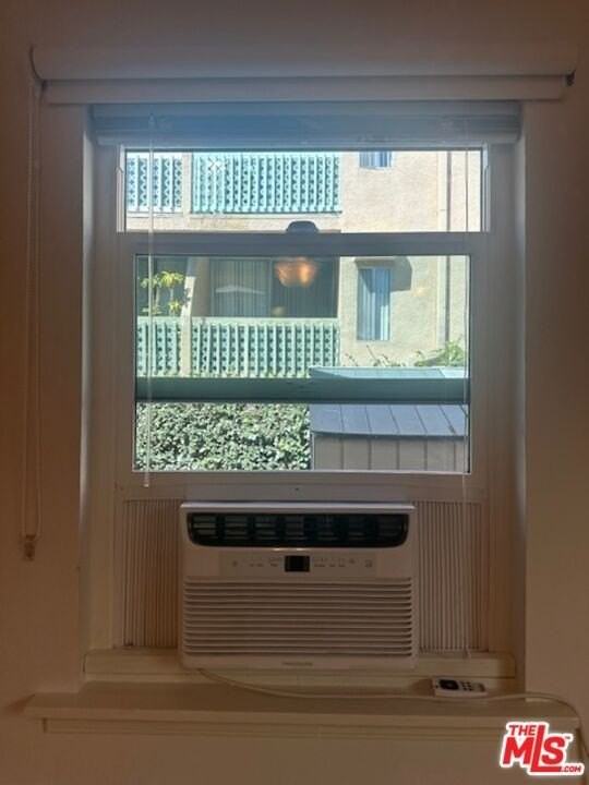 517 1/2 N Orlando Ave - Photo 3 of 5