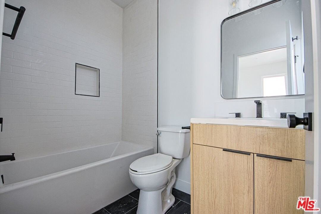 6405 Odessa Ave - Photo 6 of 23