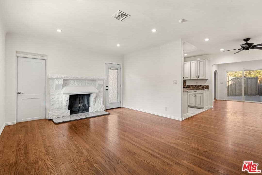 4530 Bakman Ave - Photo 2 of 23