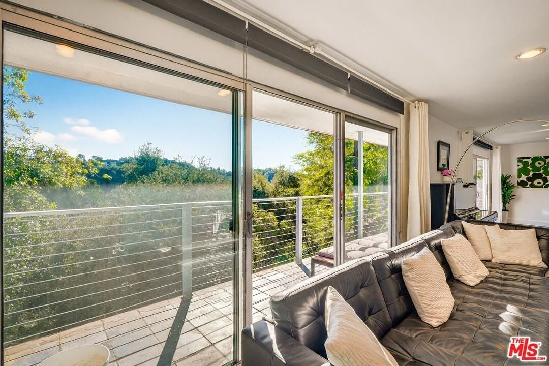 2388 Kimridge Rd - Photo 5 of 50