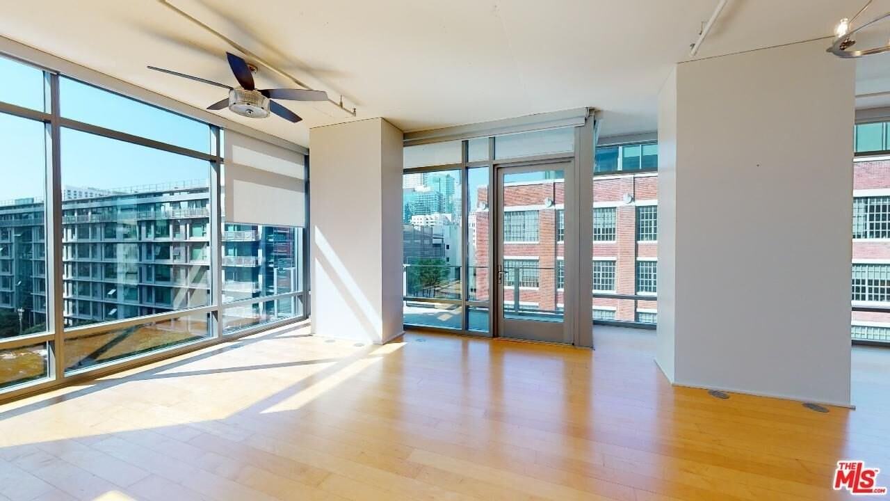 1100 S Hope St Apt 616 - Photo 2 of 50