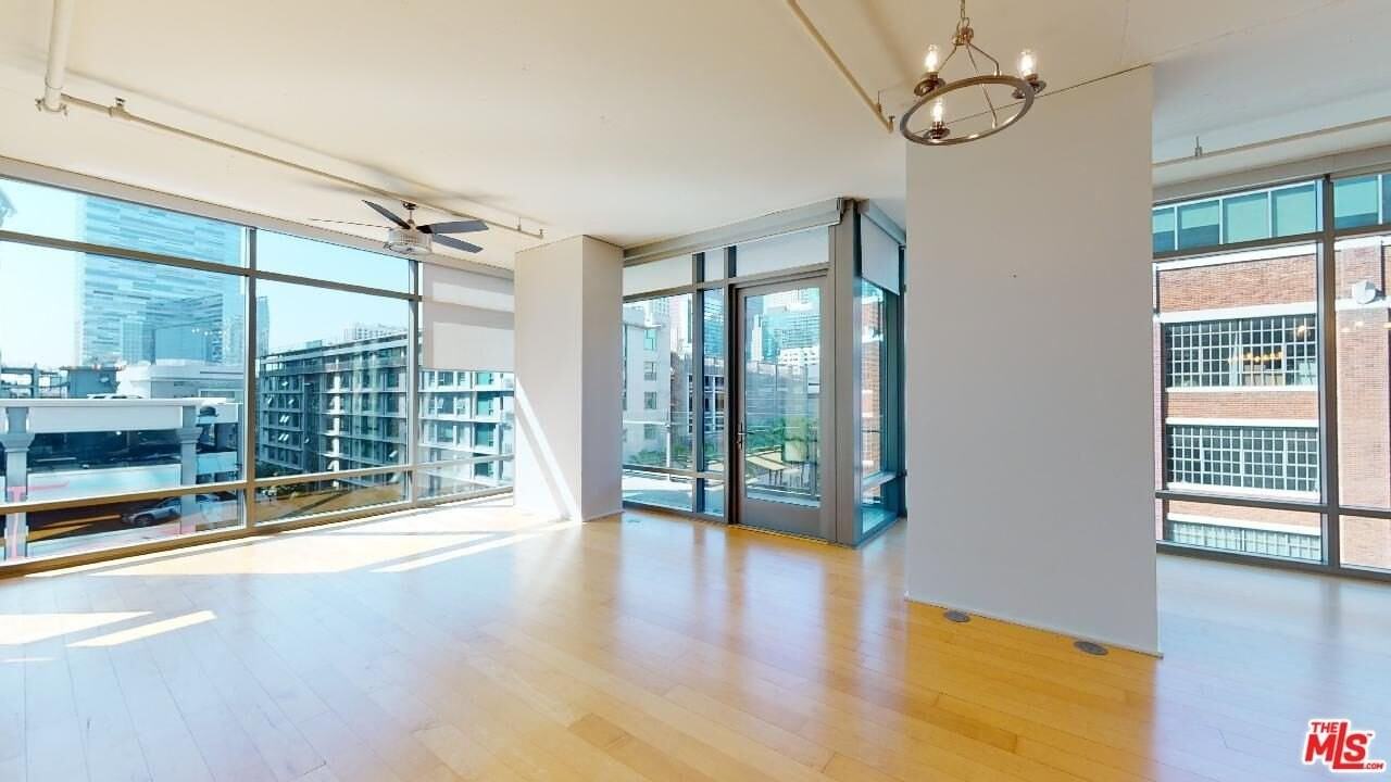 1100 S Hope St Apt 616 - Photo 3 of 50