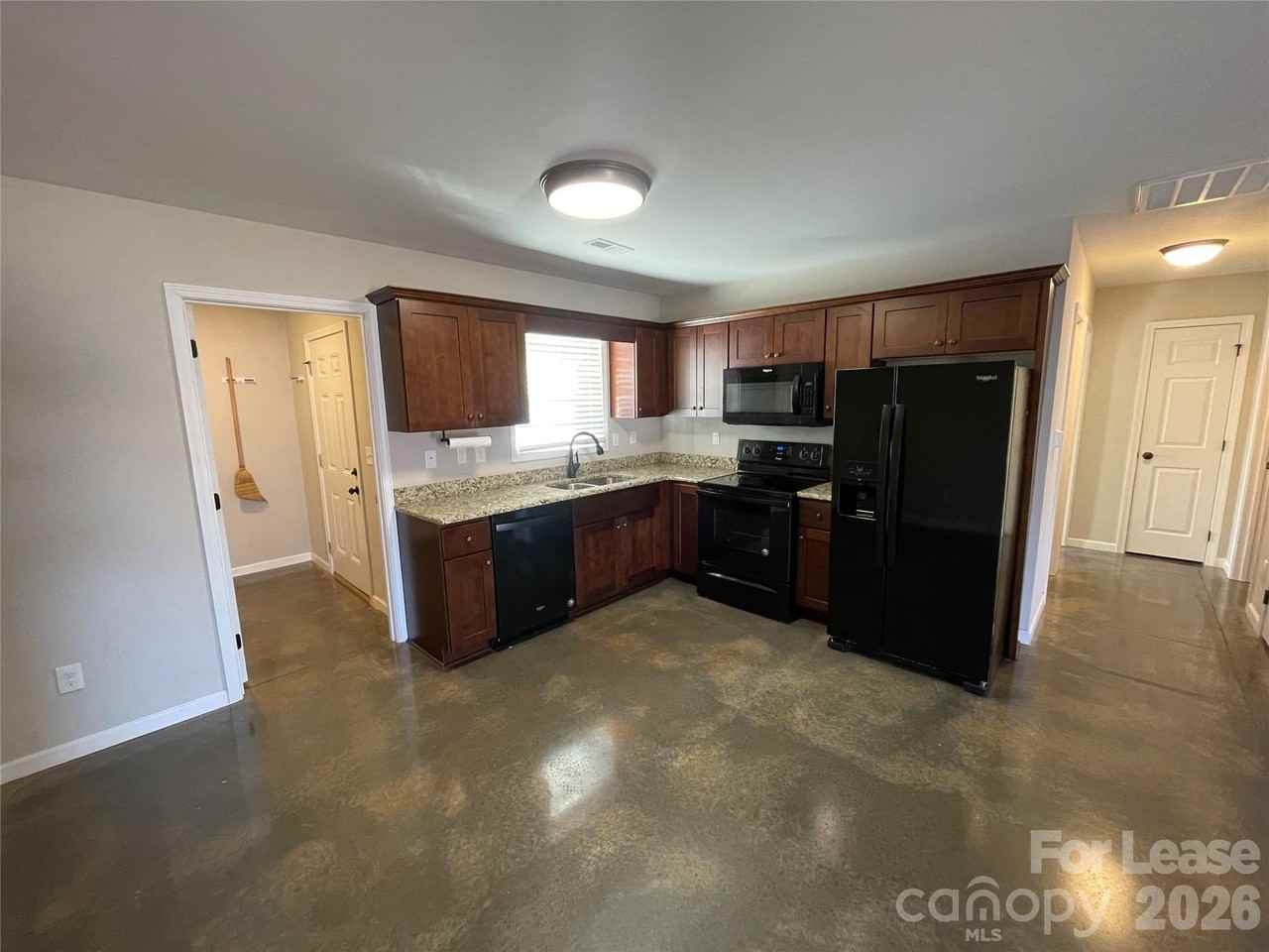 4427 Dillbrook Ln - Photo 4 of 10