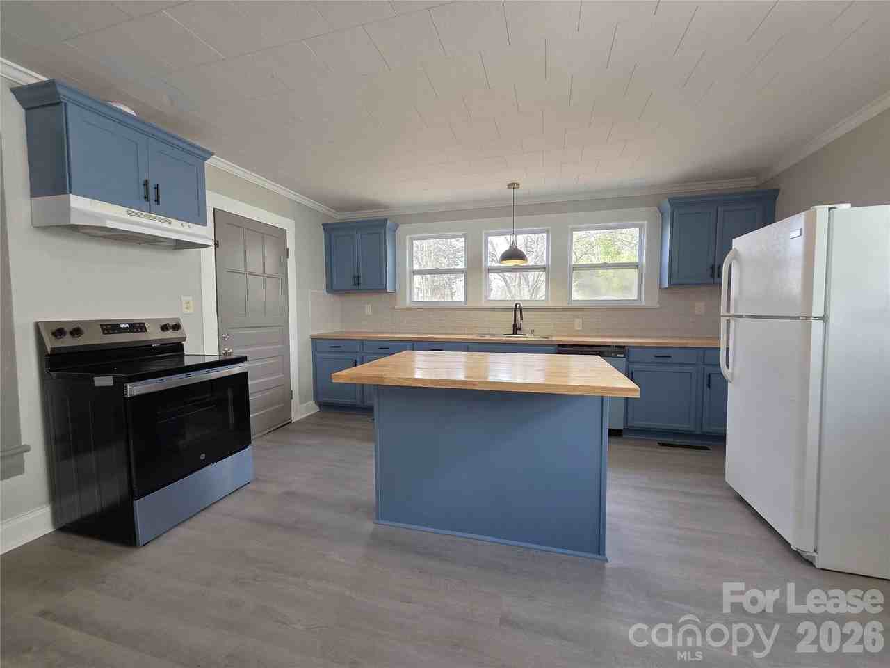 1212 N Church St - Photo 4 of 20