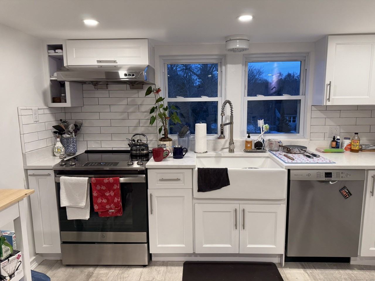 2 Oak Street unit: Upper - Photo 4 of 16