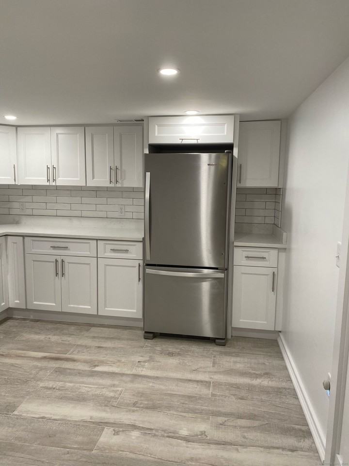 2 Oak Street unit: Upper - Photo 5 of 16