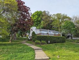 featured image of 5 Candlewood Acres Rd