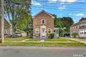 featured image of 36 Carver St Unit 1