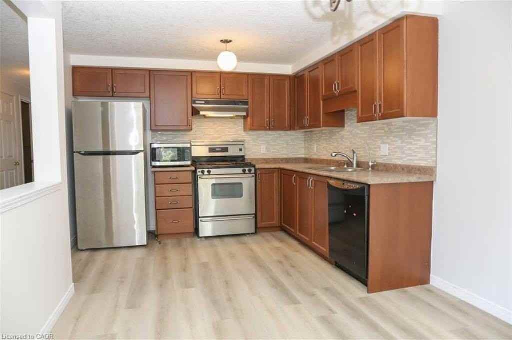 998 Creekside Dr - Photo 4 of 16