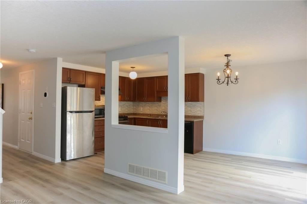 998 Creekside Dr - Photo 5 of 16