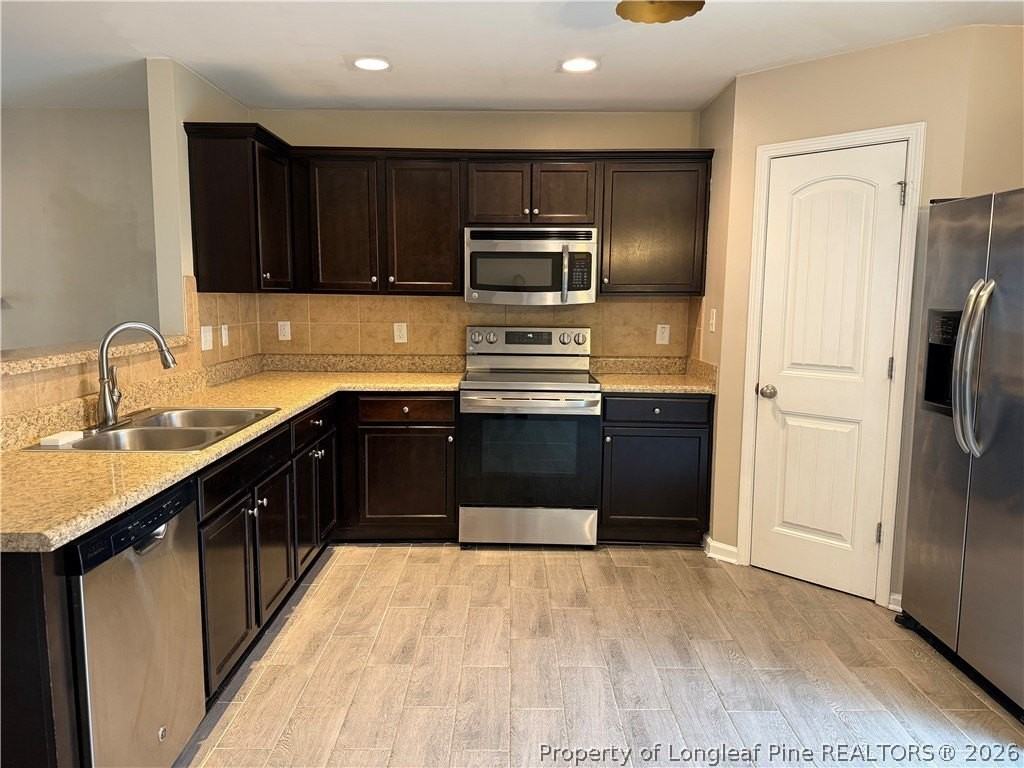 434 New Castle Ln - Photo 4 of 16