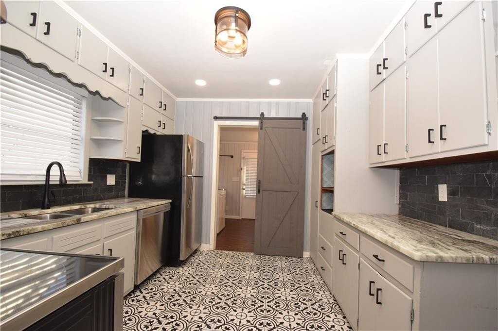 3116 Jackson St - Photo 7 of 21