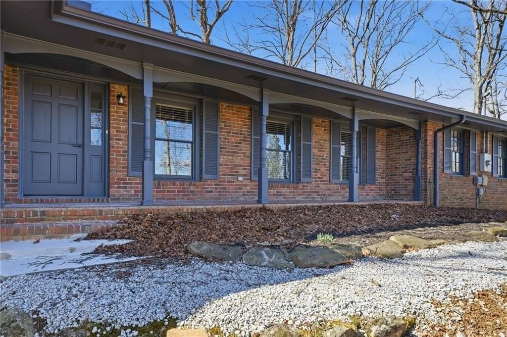 1460 Hillcrest Dr - Photo 2 of 32