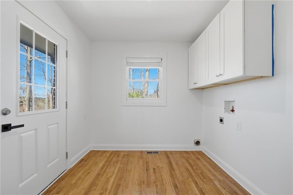 1460 Hillcrest Dr - Photo 3 of 32