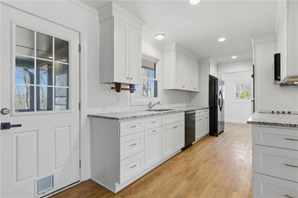 1460 Hillcrest Dr - Photo 6 of 32