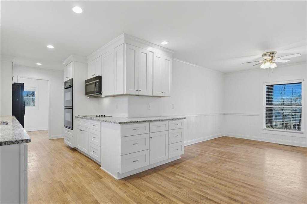 1460 Hillcrest Dr - Photo 7 of 32