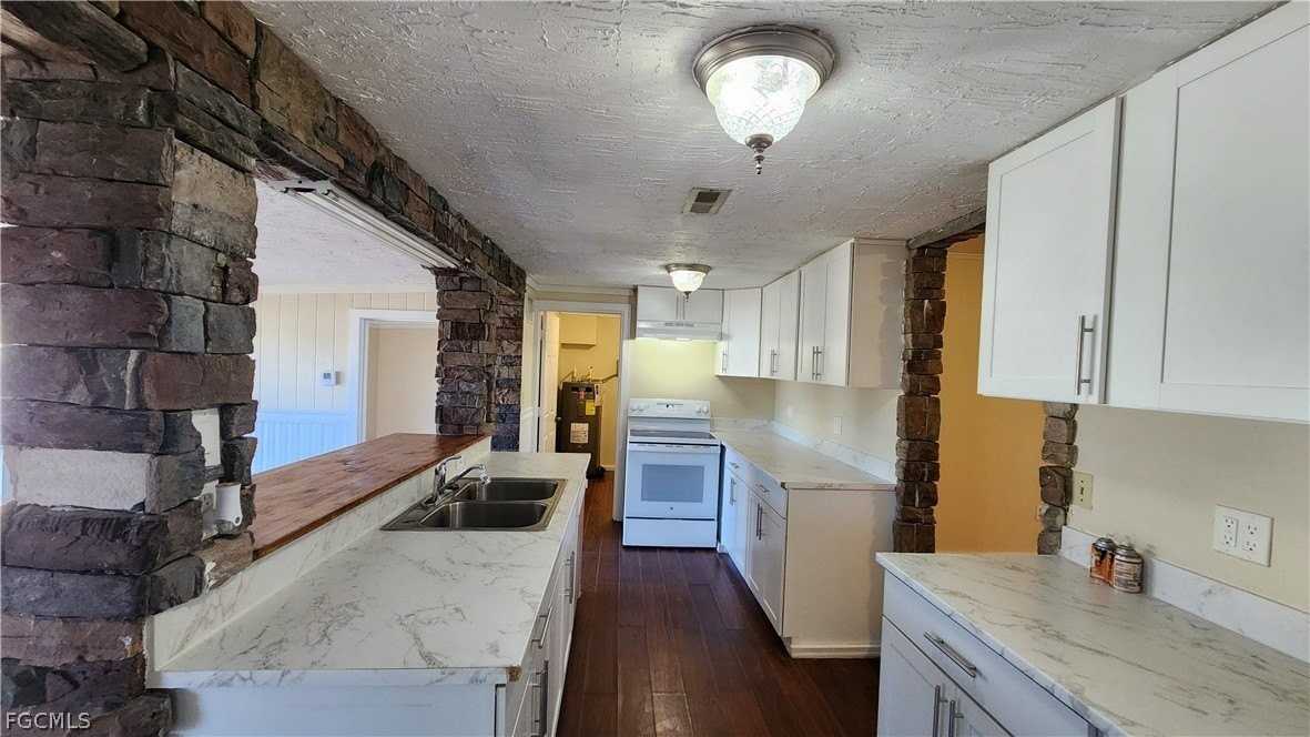 2181 Brandon St - Photo 5 of 31