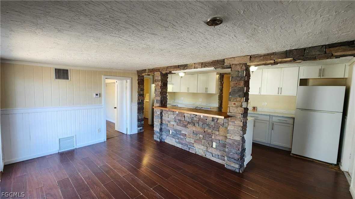 2181 Brandon St - Photo 7 of 31