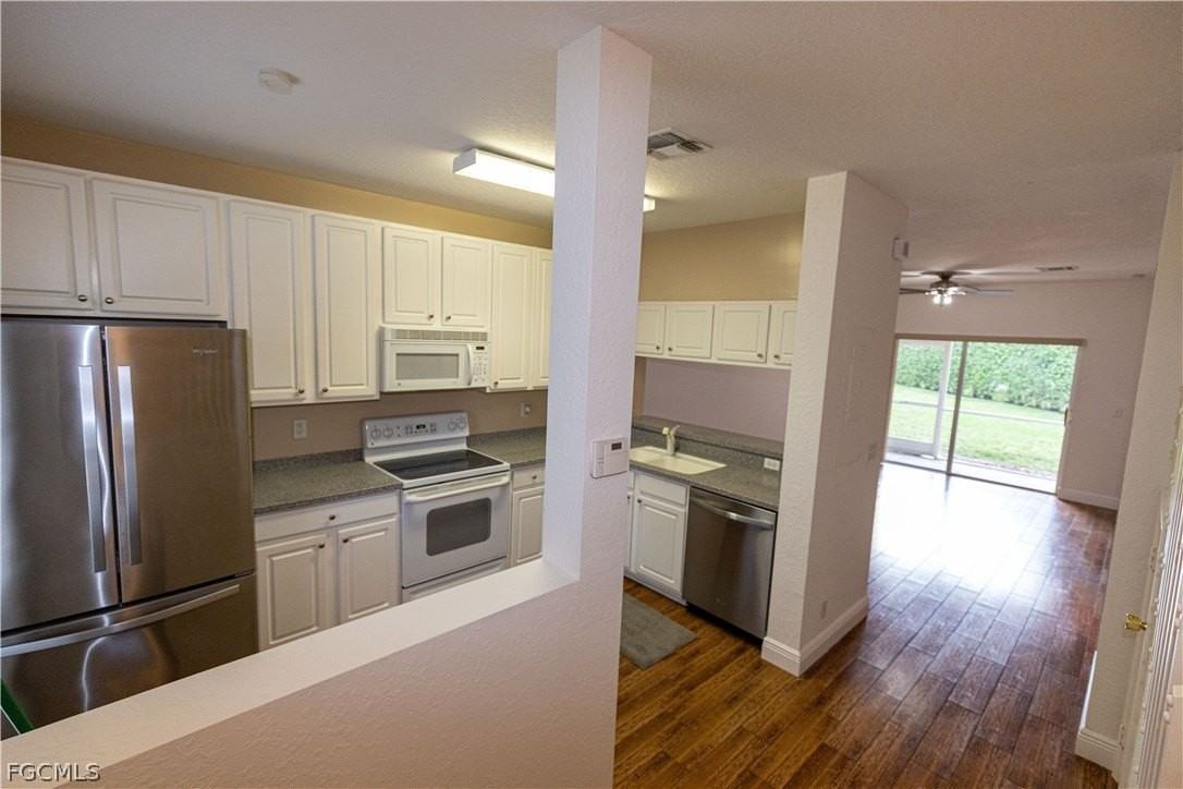 10078 Spyglass Hill Ln - Photo 3 of 20