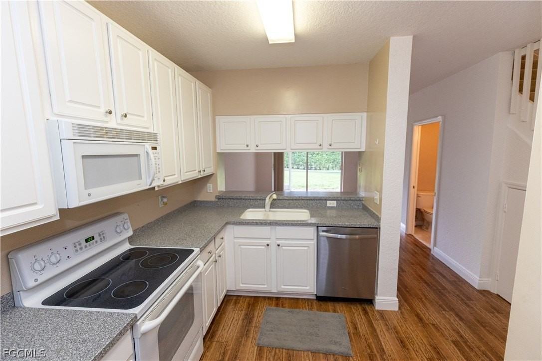 10078 Spyglass Hill Ln - Photo 5 of 20