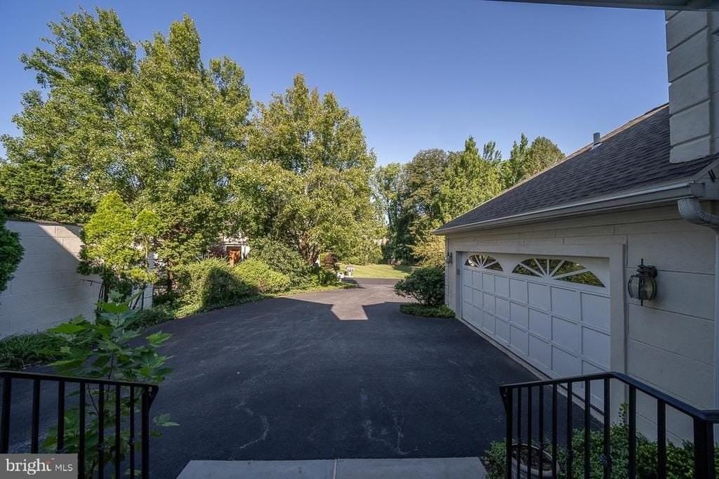 707 Canterbury Ln - Photo 2 of 48