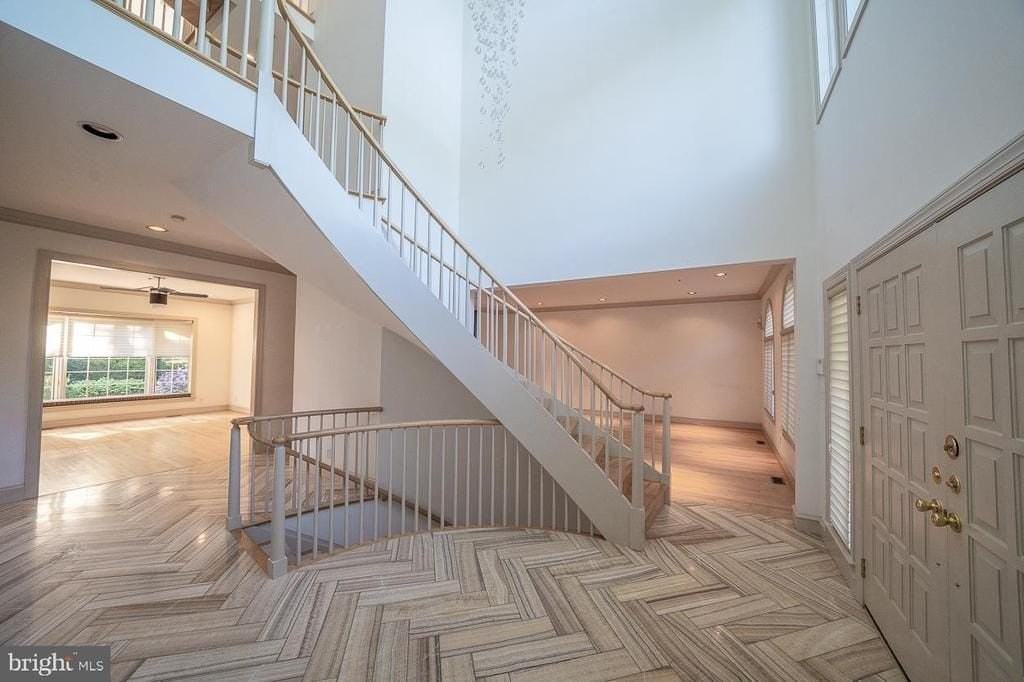 707 Canterbury Ln - Photo 4 of 48