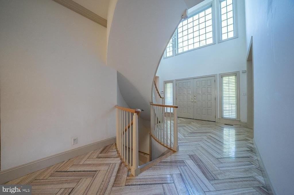 707 Canterbury Ln - Photo 5 of 48