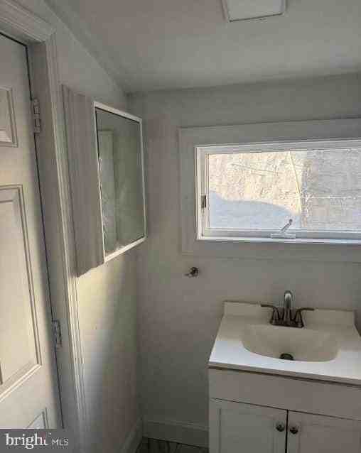 2534 Poplar St #B - Photo 4 of 6