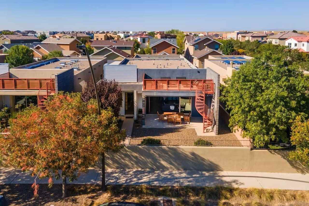 5735 University Blvd Se - Photo 3 of 25