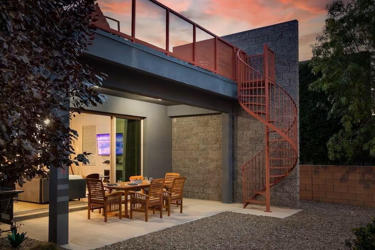 5735 University Blvd Se - Photo 4 of 25