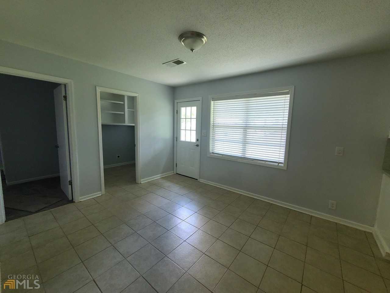 1403 Parsons Ct - Photo 3 of 19