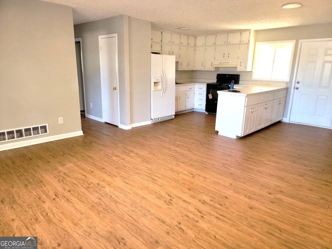 4042 Jodeco Rd - Photo 3 of 13