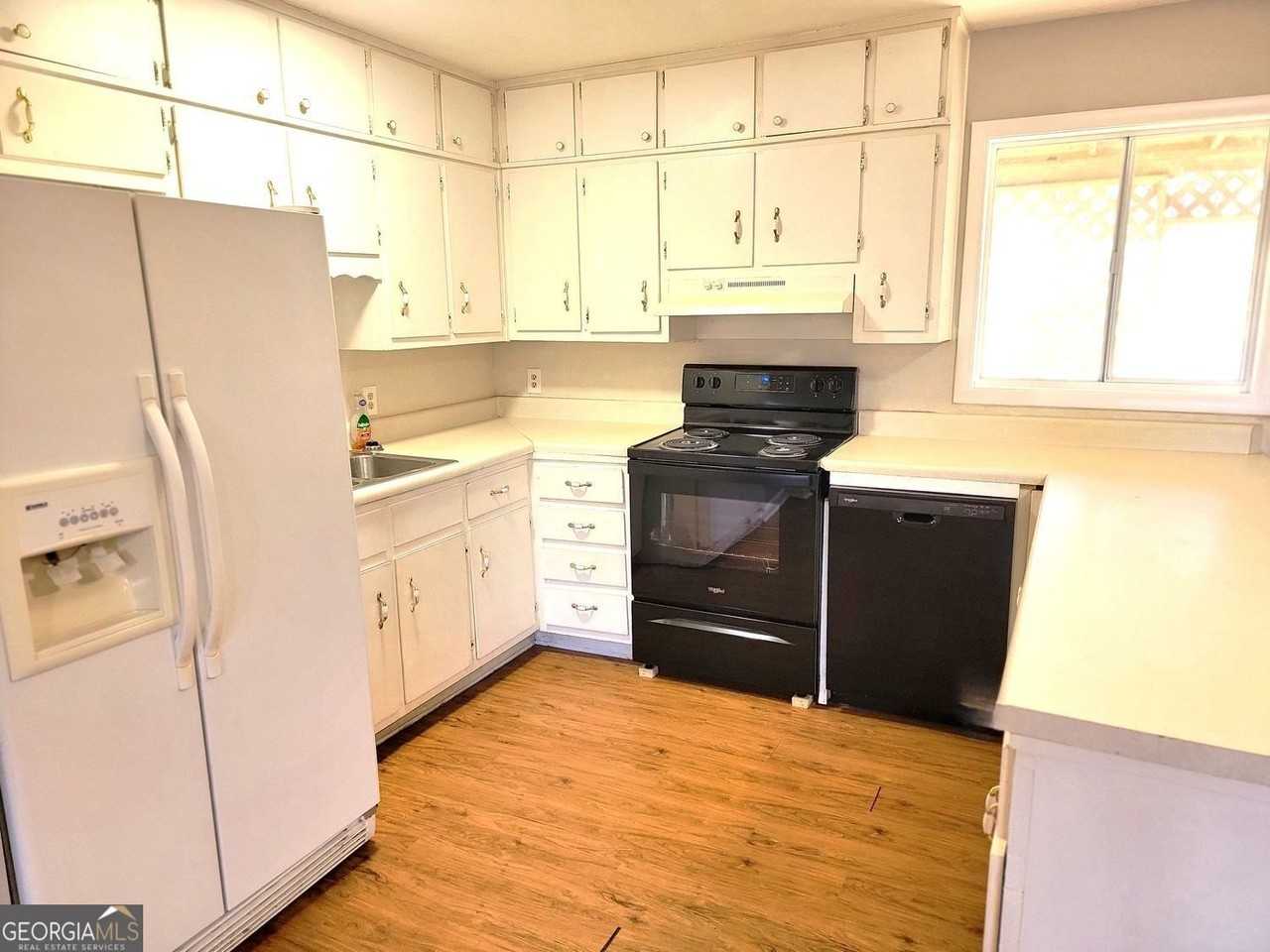 4042 Jodeco Rd - Photo 4 of 13